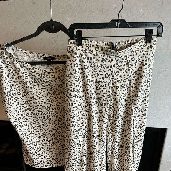 Two piece lounge set - Picture 2 of 4